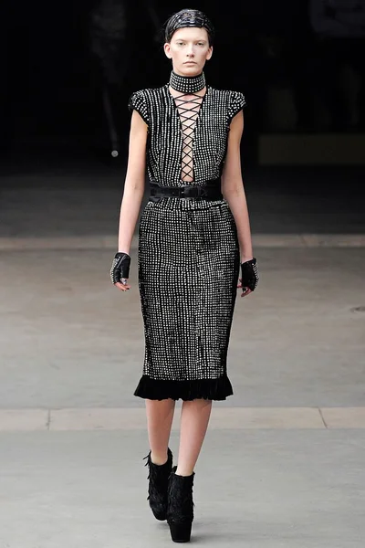 Look 18